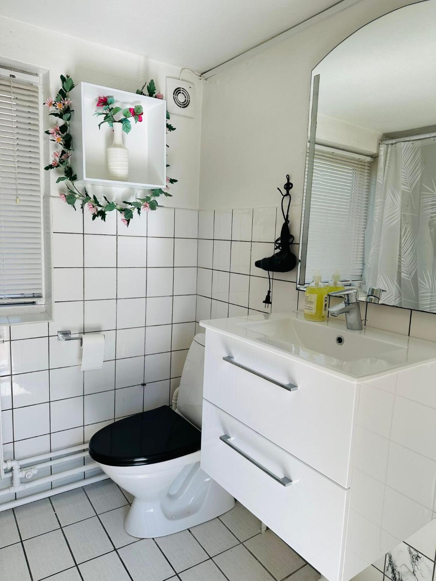 5 Minute Walk To Lego House - Perfect Location - Studio Room With Private Entrance - Garden On Site Билунд Екстериор снимка